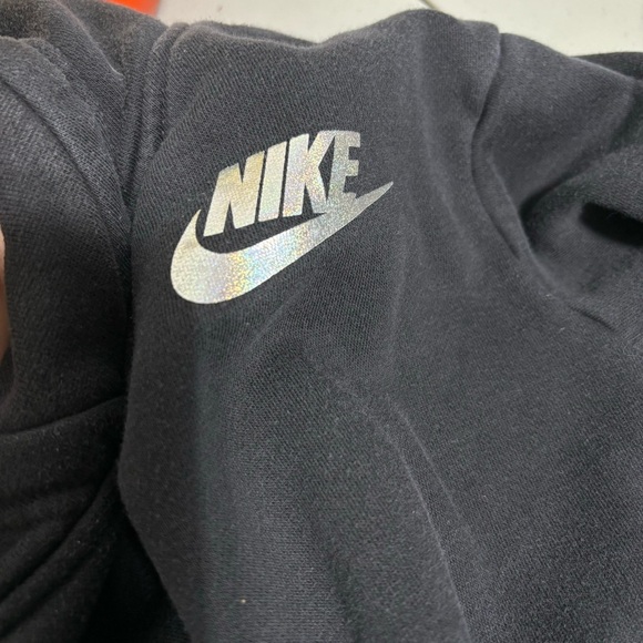 Nike Pullover Girl's Hoodie Hooded Sweatshirt Black Medium Iridescent Logo - Picture 4 of 5